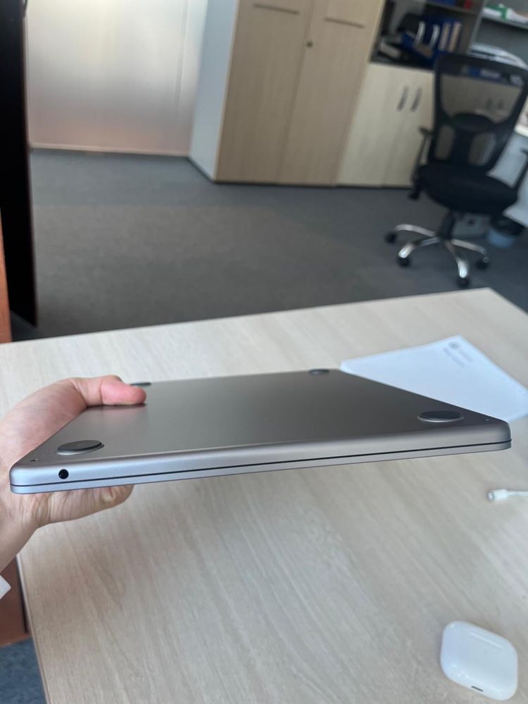 Продам Apple MacBook Air 13 2024 m3 8/256