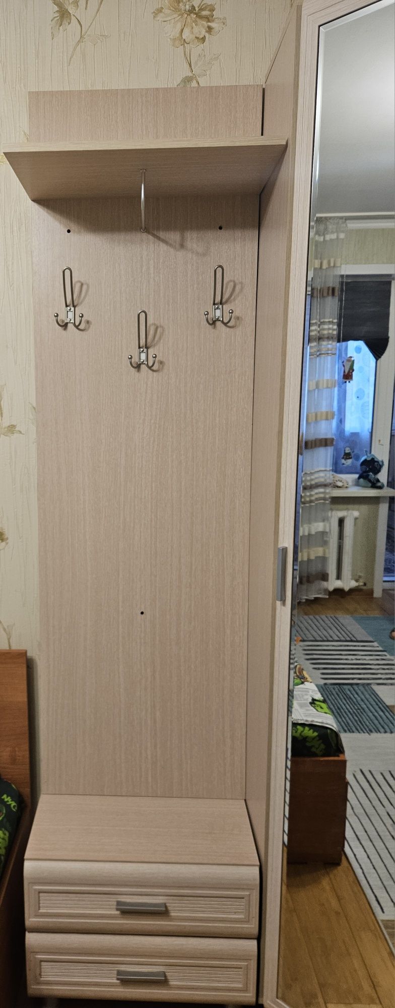 Шкаф в прихожую угловой
