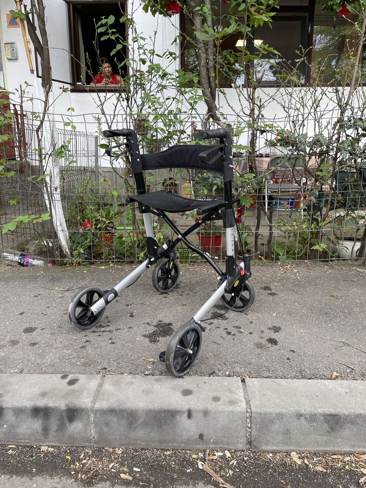 Cadru De Mers Cu Cos Si Rotile pt varsnici/locomotori/dizabilitati