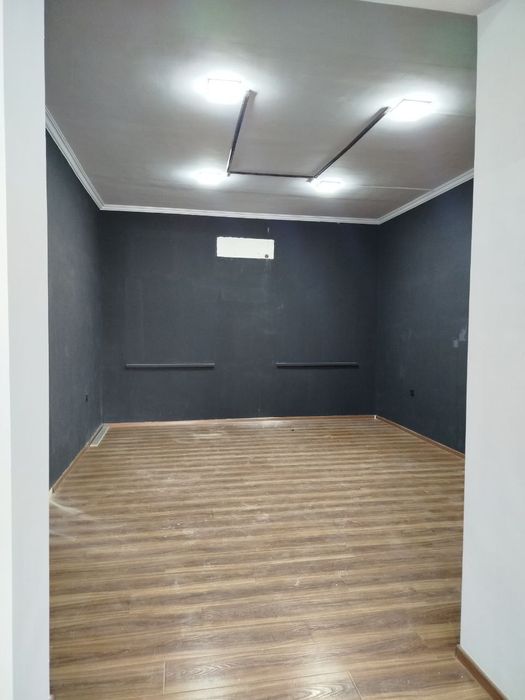 Magazin arendaga beriladi femil park yonda 55 kvadtat yul ustida