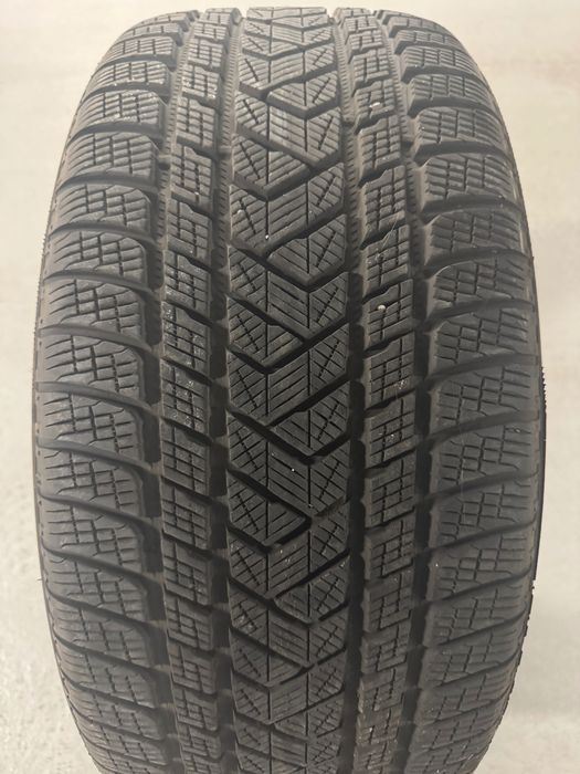 Vand cauciucuri  Pirelli