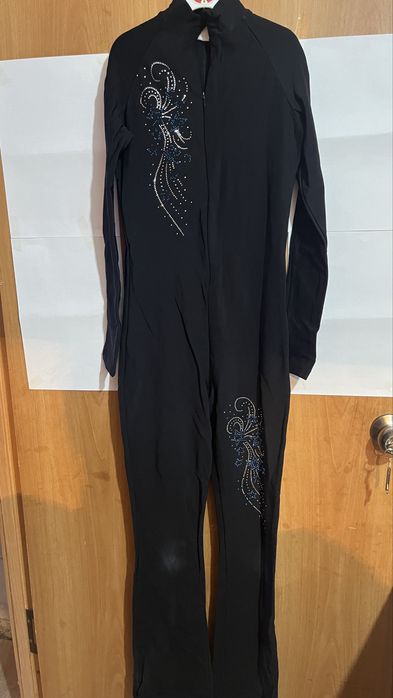 Продам одежду для фигурного катания