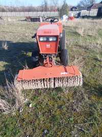 Tractoras Hako benzina