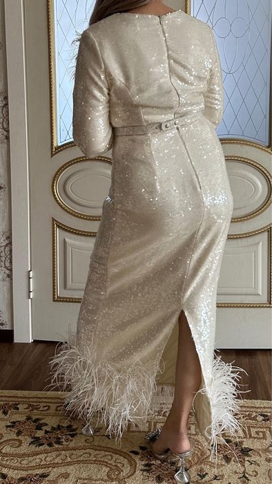 Продается платье, носила 1 раз 4-5 часов