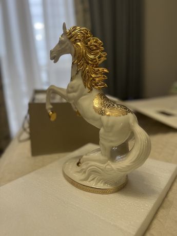 Продам сувенир лошадь