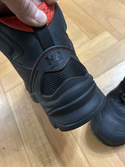 Bocanci helly hansen nr 40