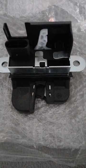 incuietoare portbagaj VW  Passat B6, B7 Golf 5, Golf 6, Touran