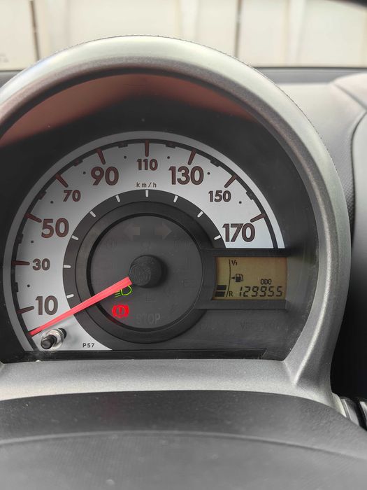 Продавам пежо 107, 2012 година