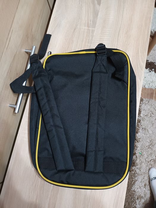 Vând ghiozdan unisex