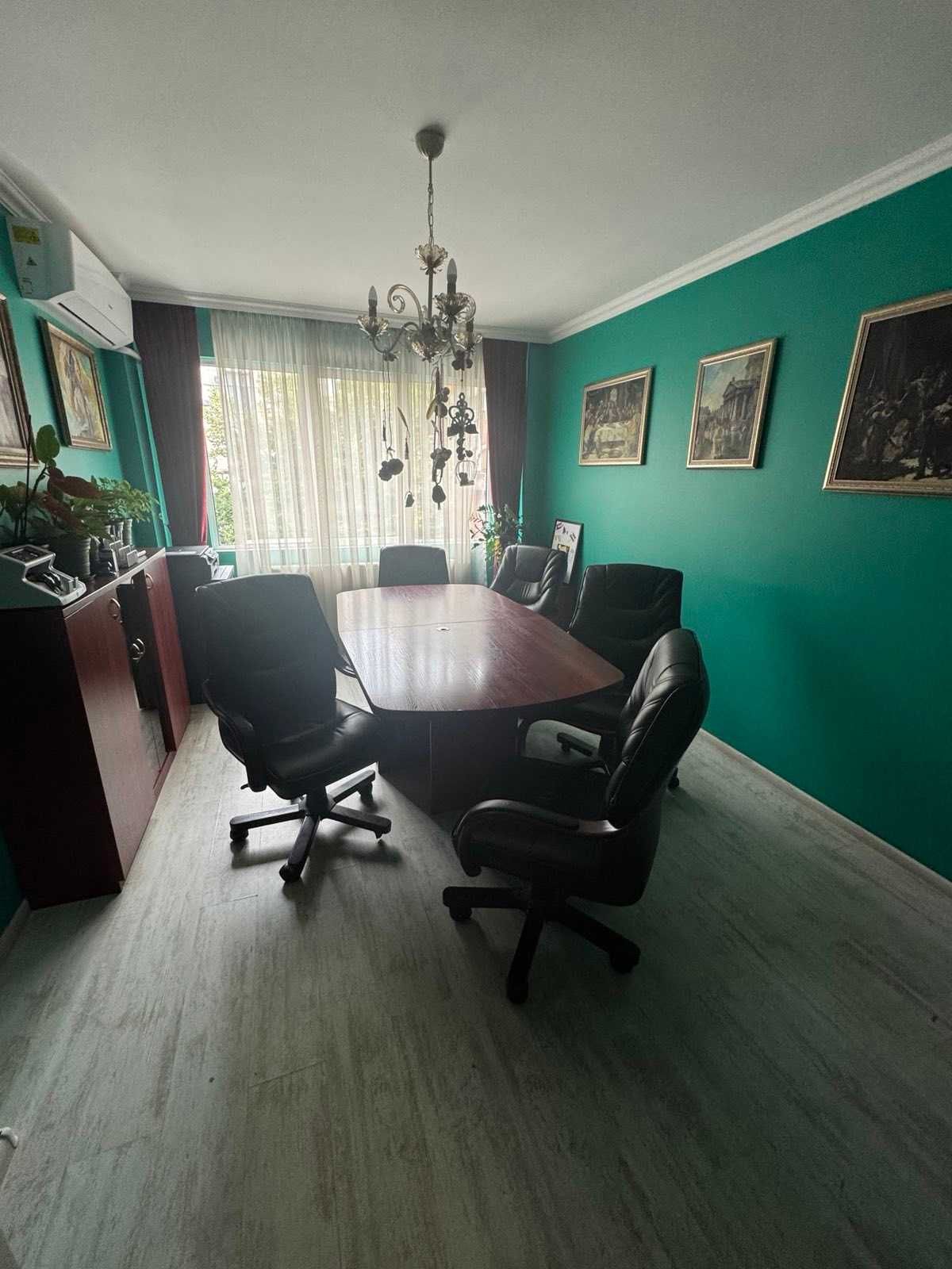 Продавам 5 броя офис столове