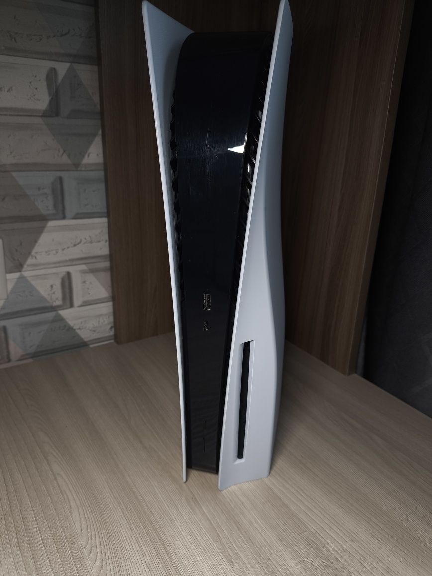 Продаю игровую консоль PS 5