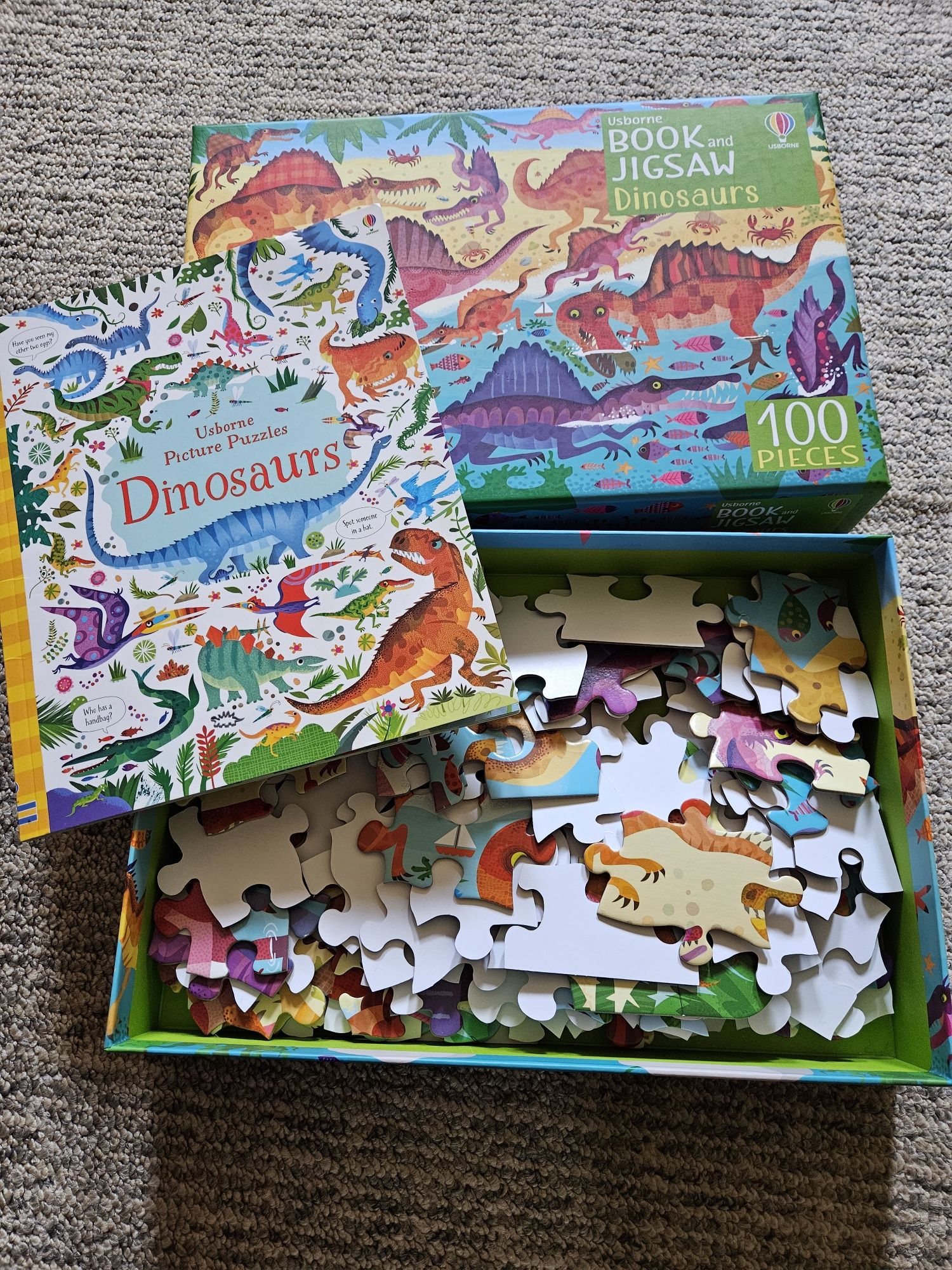 Vand Puzzle Usborne Dinosaurs 100 piese