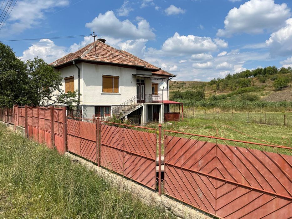 Casa + anexa + 1ha teren