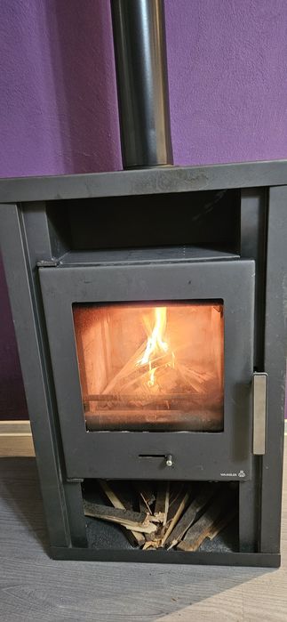 Vând șemineu pe lemne