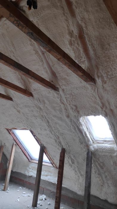 Izolatie cu spuma poliuretanica si poliurea