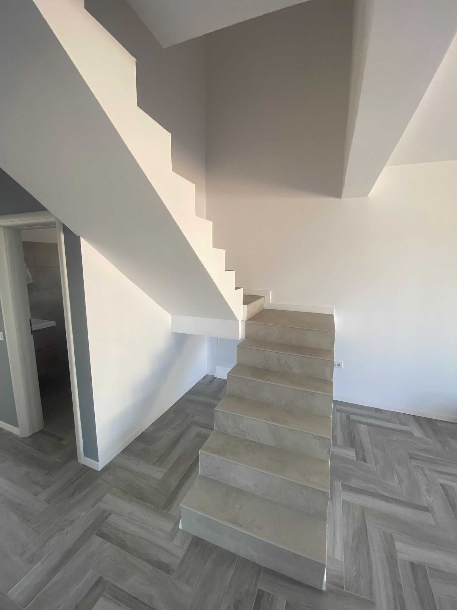 Oportunitate Unică: Casă Modernă într-un Ansamblu Deosebit