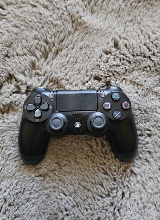 Vand consola PS4 Pro