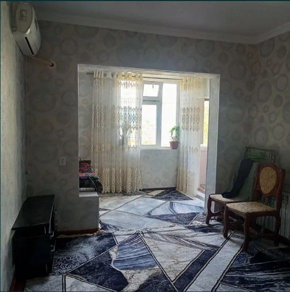 Срочно Яккасарай Саламатина 1в2/4/4 ремонт средний мебелья нет !