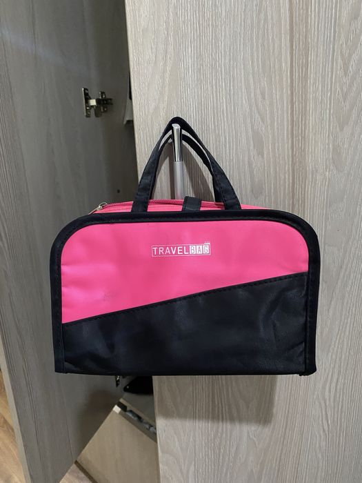 Женская дорожная косметичка