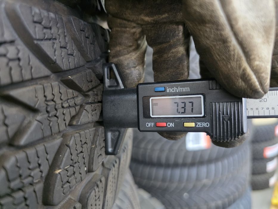 2бр Зимни гуми 225 50 17 - Dunlop