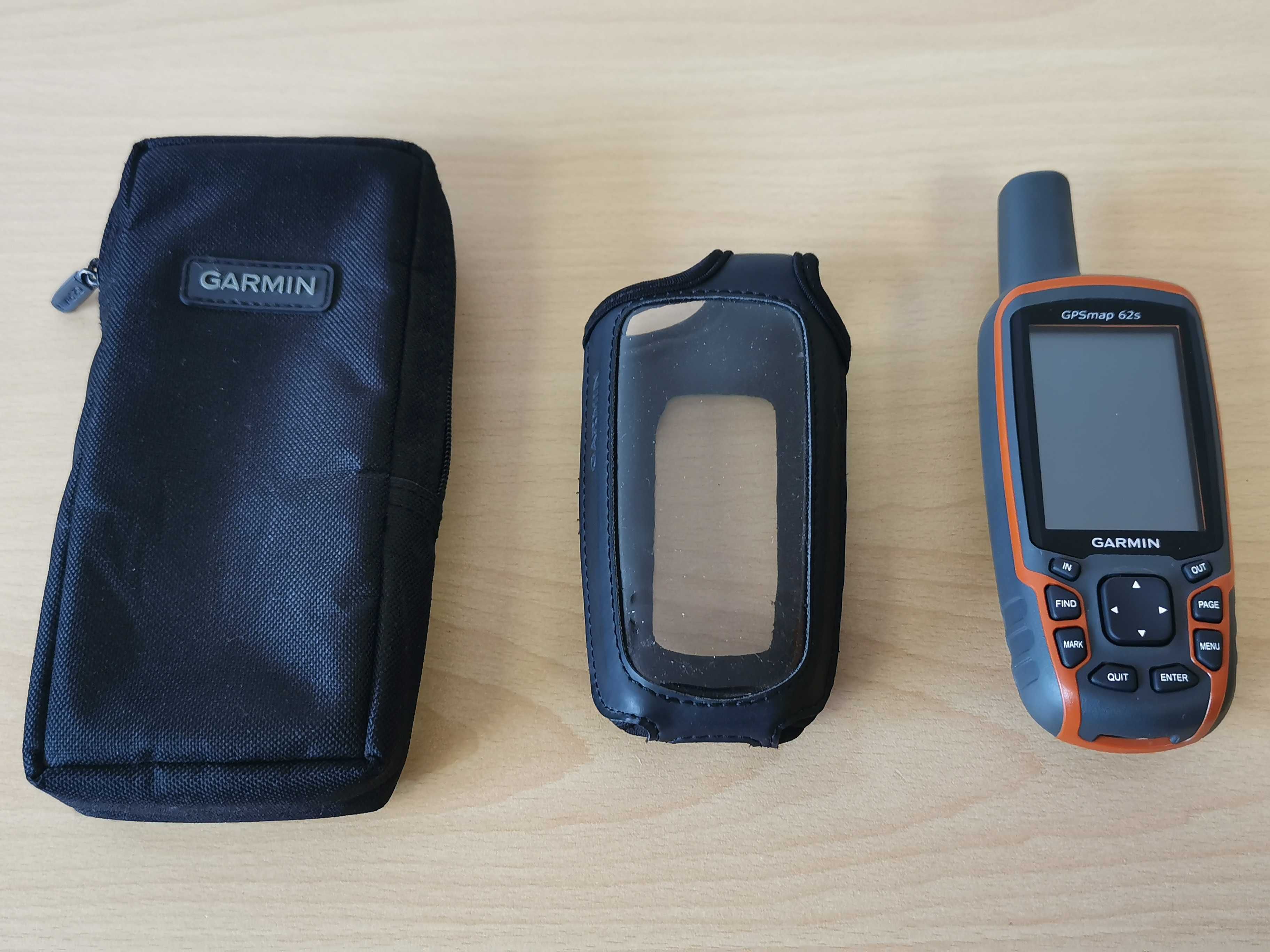 Garmin GPSMAP 62s туристичен ръчен навигатор с бонус два Garmin калъфа