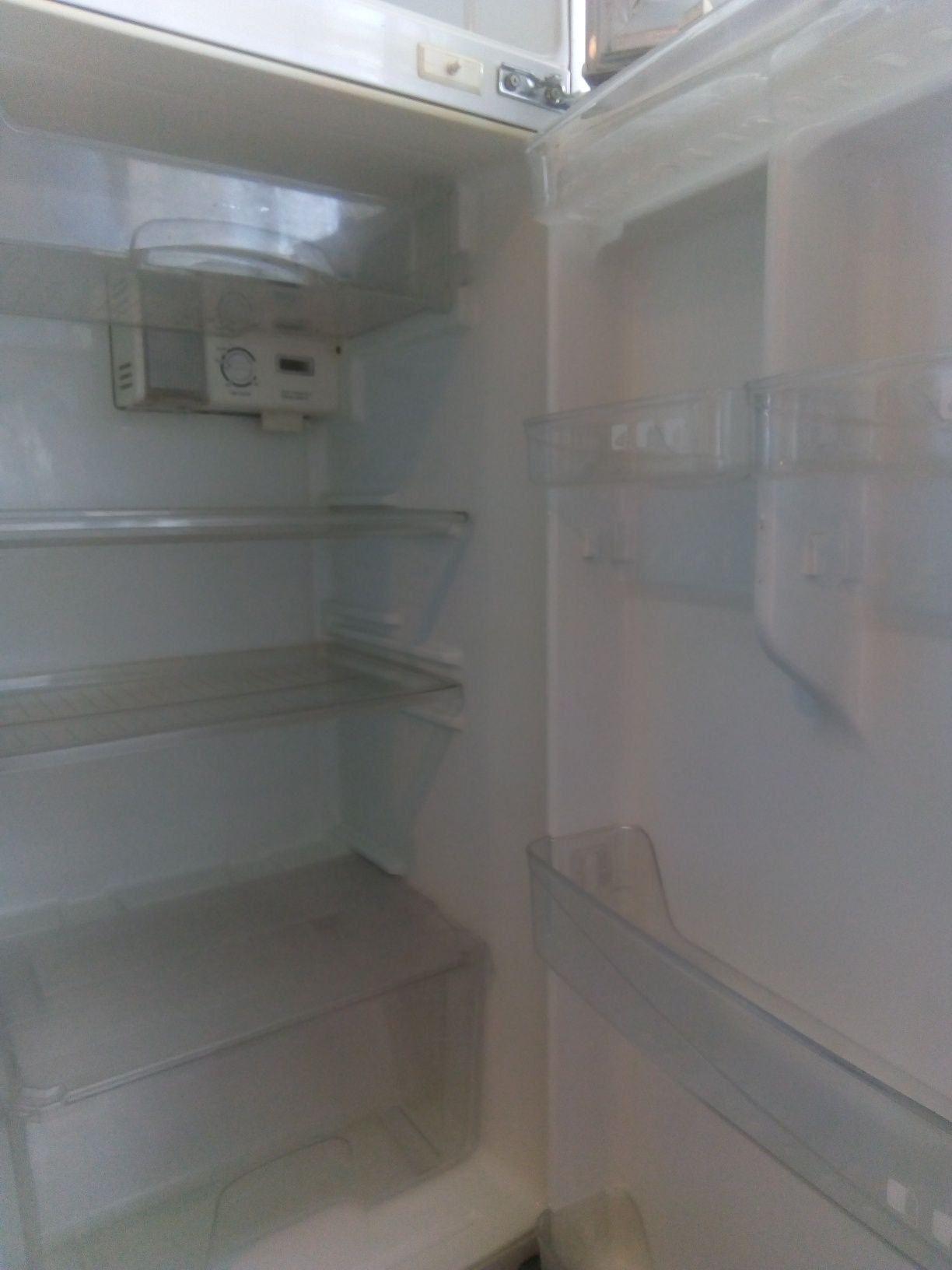 продается холодильник в нерабочем состоянии