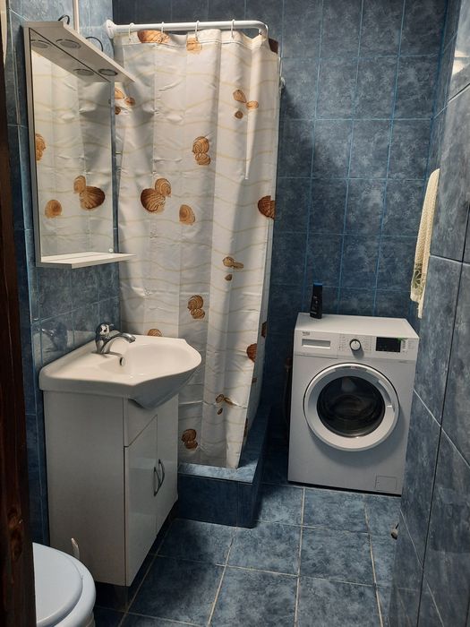 Inchiriez spatiu cazare 3 camere triple  si depozit 250 mp