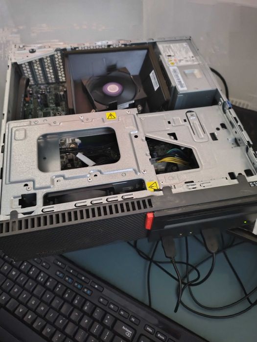 Lenovo ThinkCentre M700 i5 6400 , ssd 256, 4gb ram
