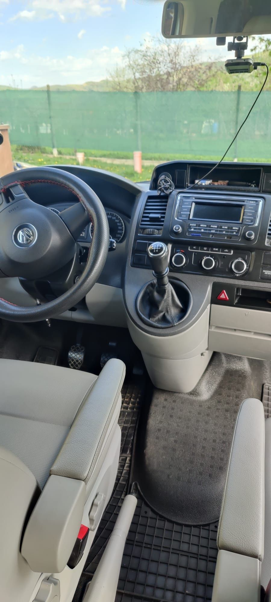 VW T5 Caravelle model Lung 9 locuri