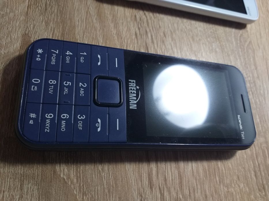 Vand telefoane cu butoane/taste