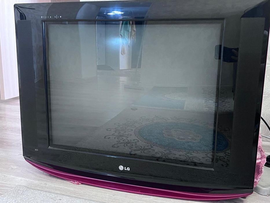 Телевизор LG в хорошем состоянии