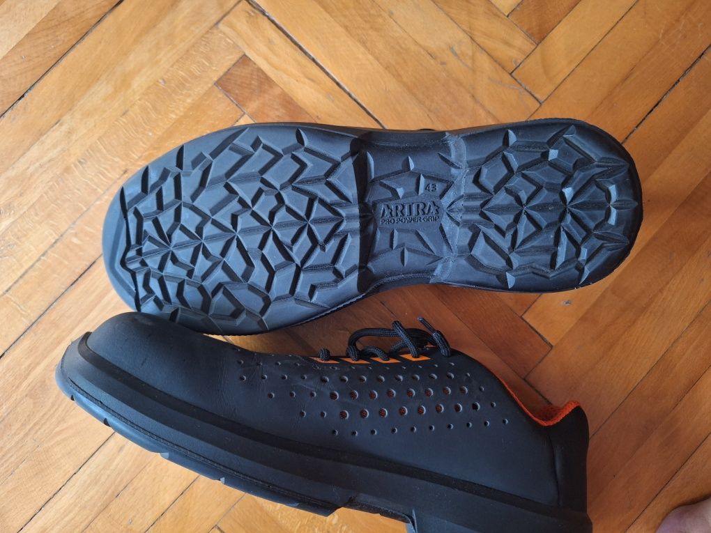 Pantofi cu bot metalic si protectie ESD confortabili