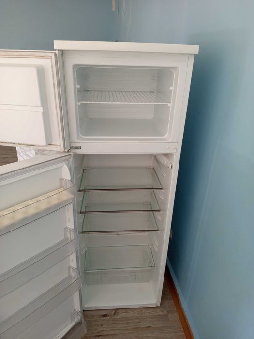 Хладилник с горна камера ELECTROLUX