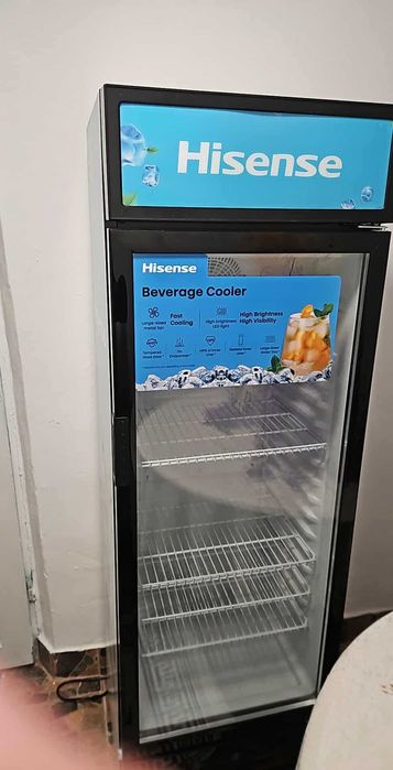 Vand vitrina frigorifica noua