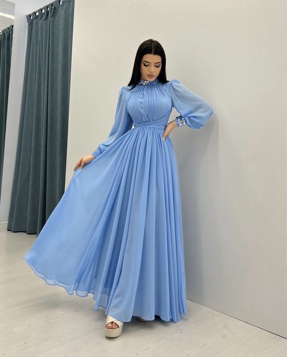 Продам платье 42 размер,одевала 1 раз.В идеальном состоянии