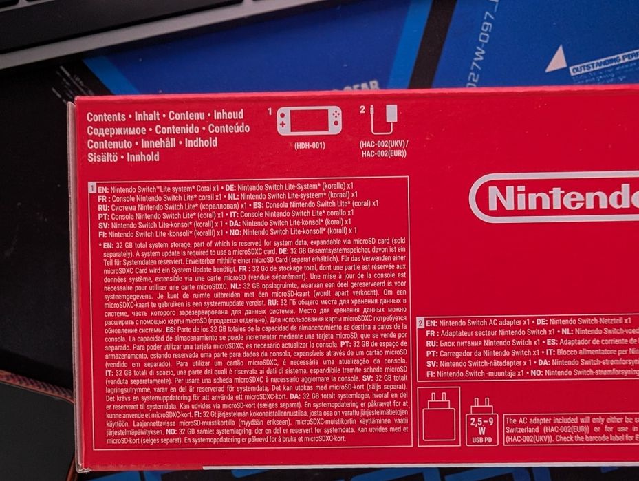 Consola NINTENDO Switch Lite Coral