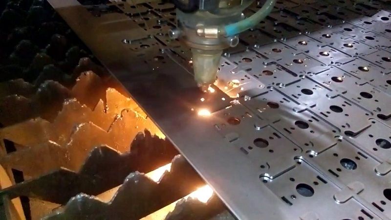 Лазерная резка по металлу