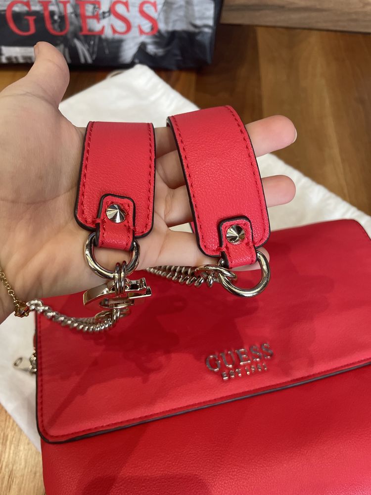 Дамска чанта Guess