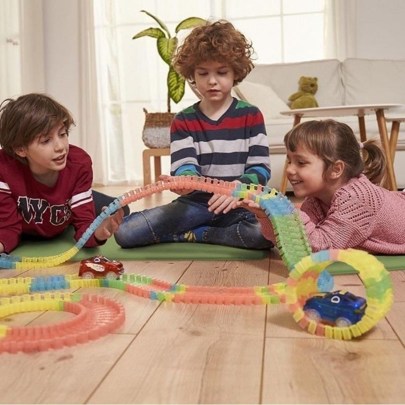 НЕМСКИ Детска писта със светеща LED коли – Children’sTrack + ЛЕД ФЕНЕР
