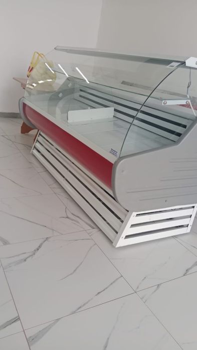 Витринный холодильник