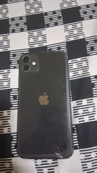 Iphone 11 black.