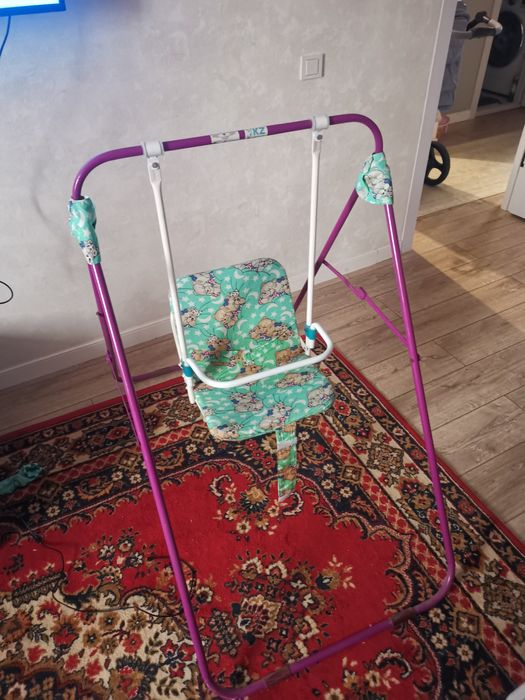 Качели детская в хорошем состоянии