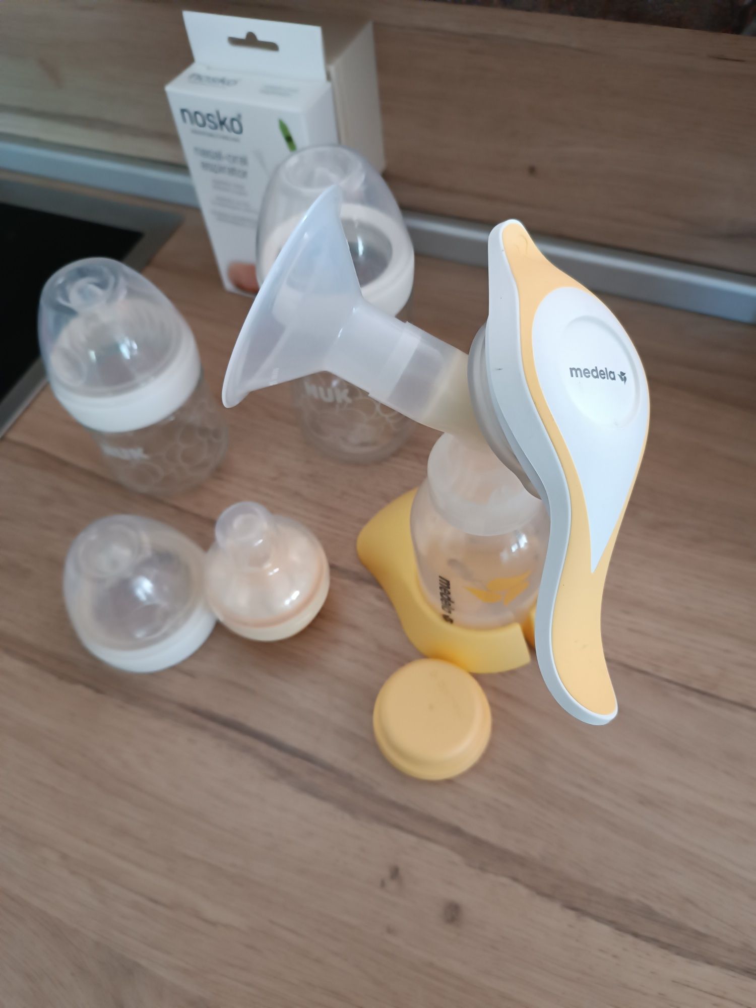 Ръчна помпа за кърмене Medela + шишета Nuk