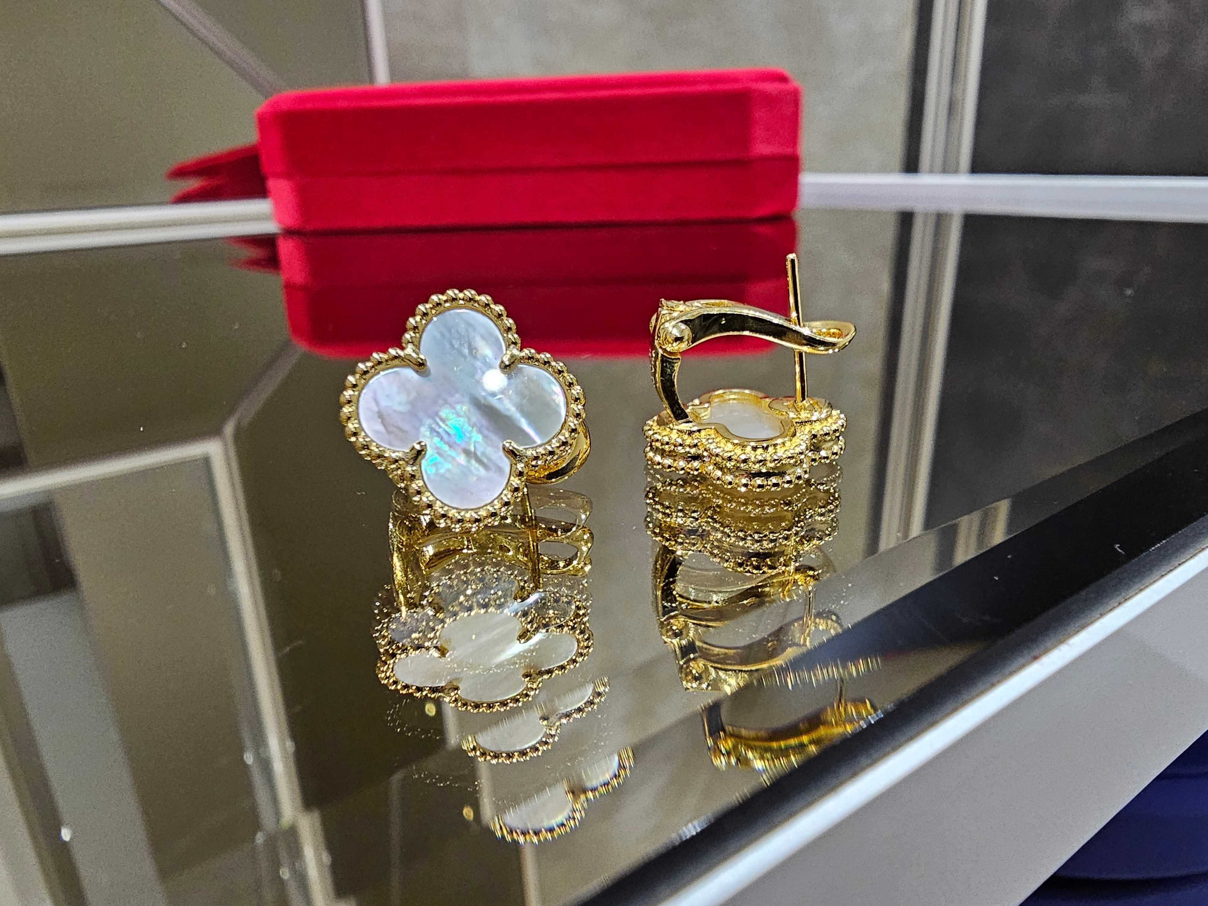 Van Cleef & Arpels VCA Gold Mother Pearl Clips Alhambra Дамски Обеци