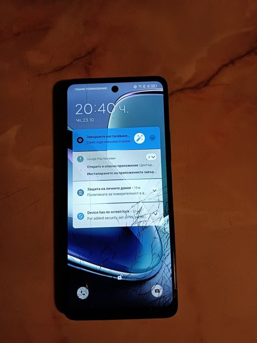 Смартфон TCL 50 с напукан дисплей