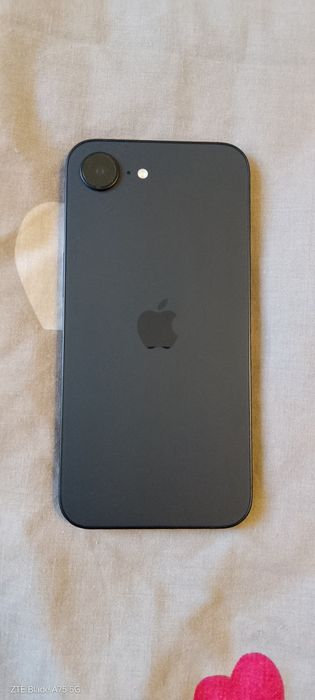 iPhone 16e, 128 GB, Black - Като нов