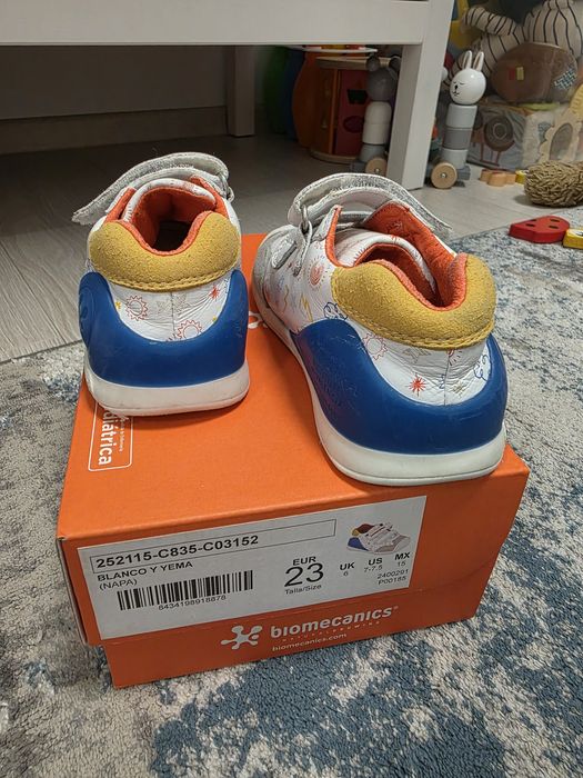 Pantofi Biomecanics nr. 23