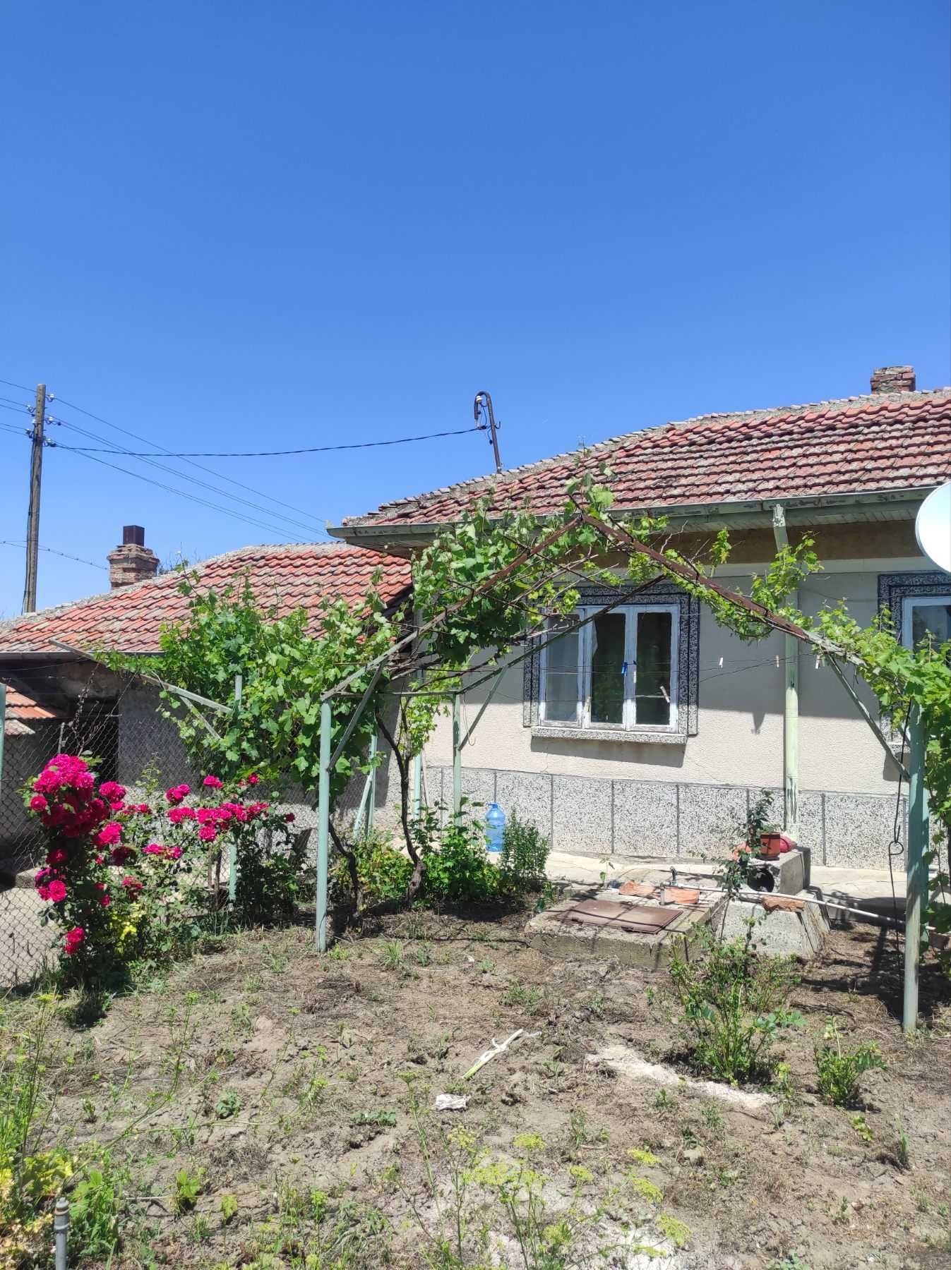 Продавам къща в село Казимир
