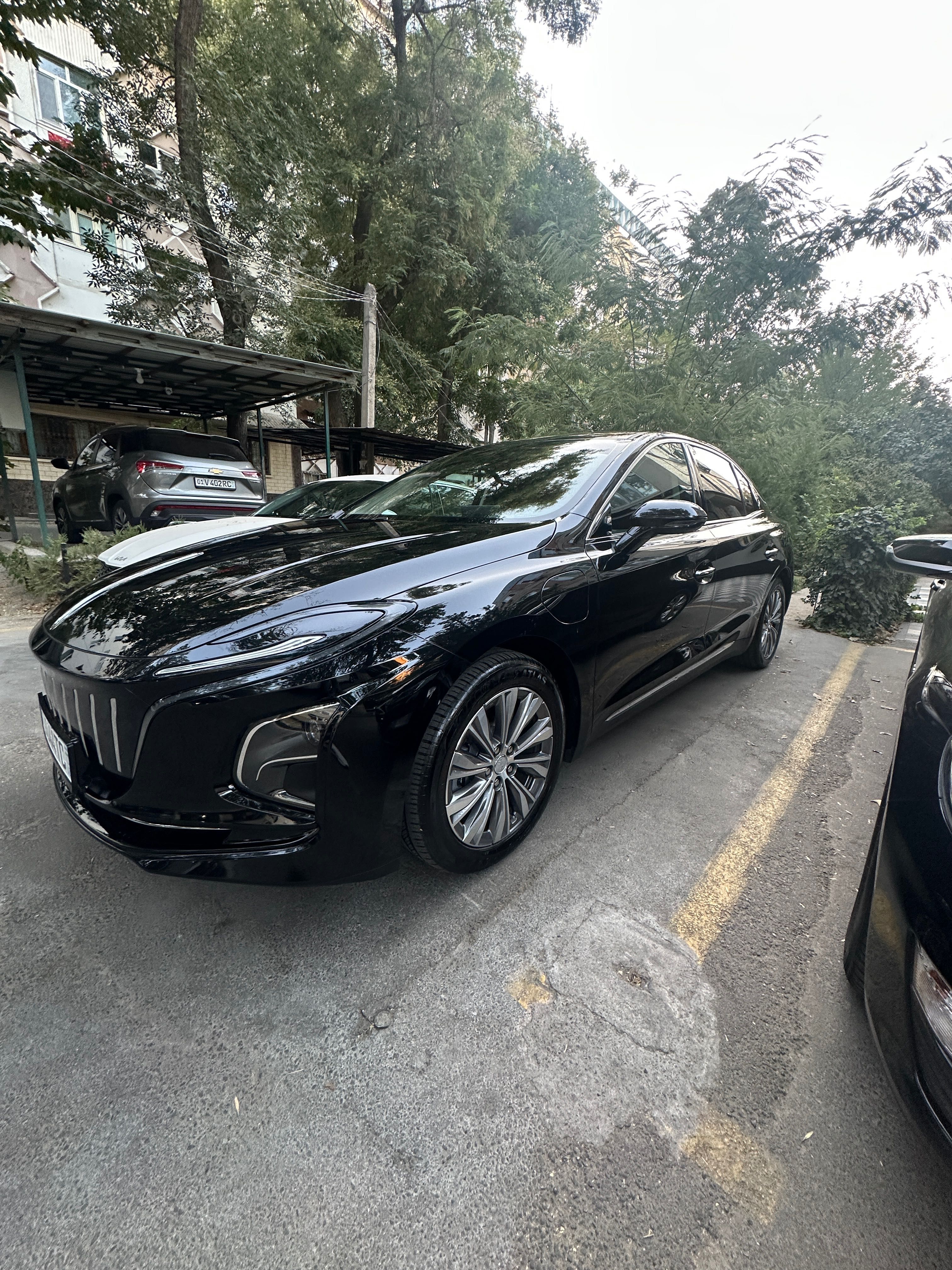 Продается Hongqi e qm5