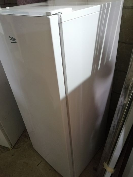 Vând congelator Beko